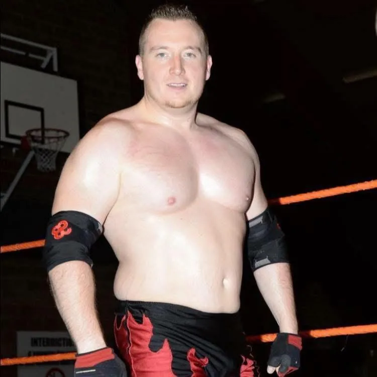 Andy « Andynamite », catcheur professionnel belge suivi par START Gives