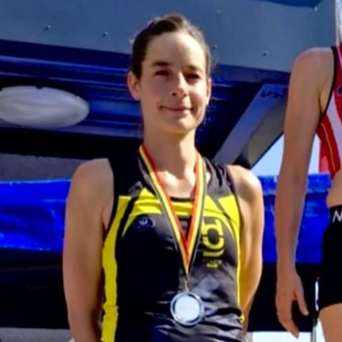 Elisabeth, sprinteuse vice-championne de Belgique 200m W35 suivie par START Gives