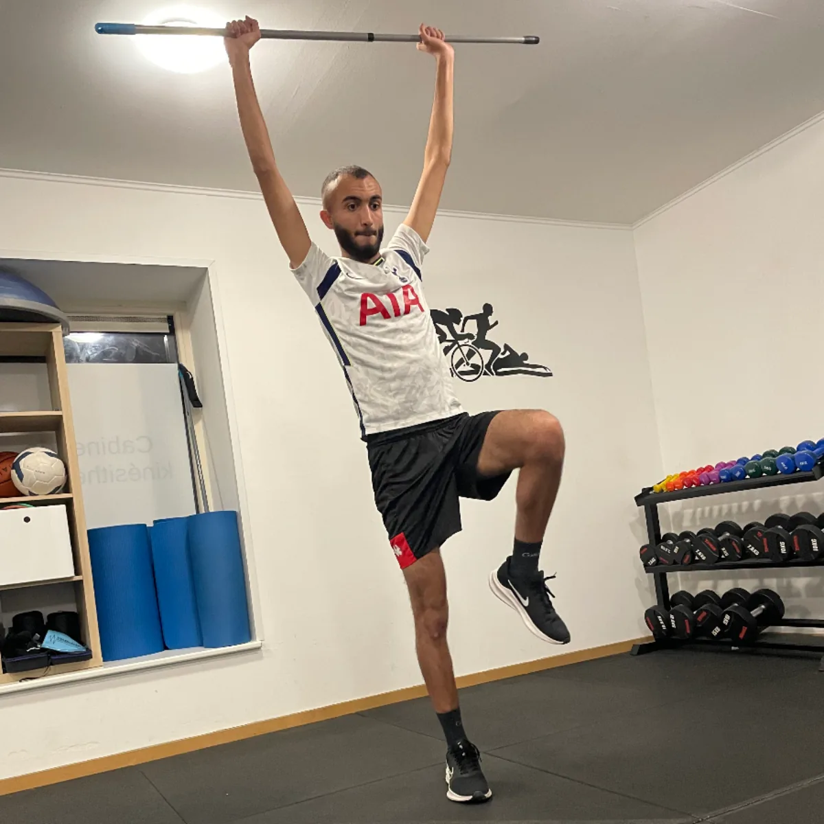 Rafik, joueur des U23 du RFC Seraing suivi par le kiné du sport START Gives
