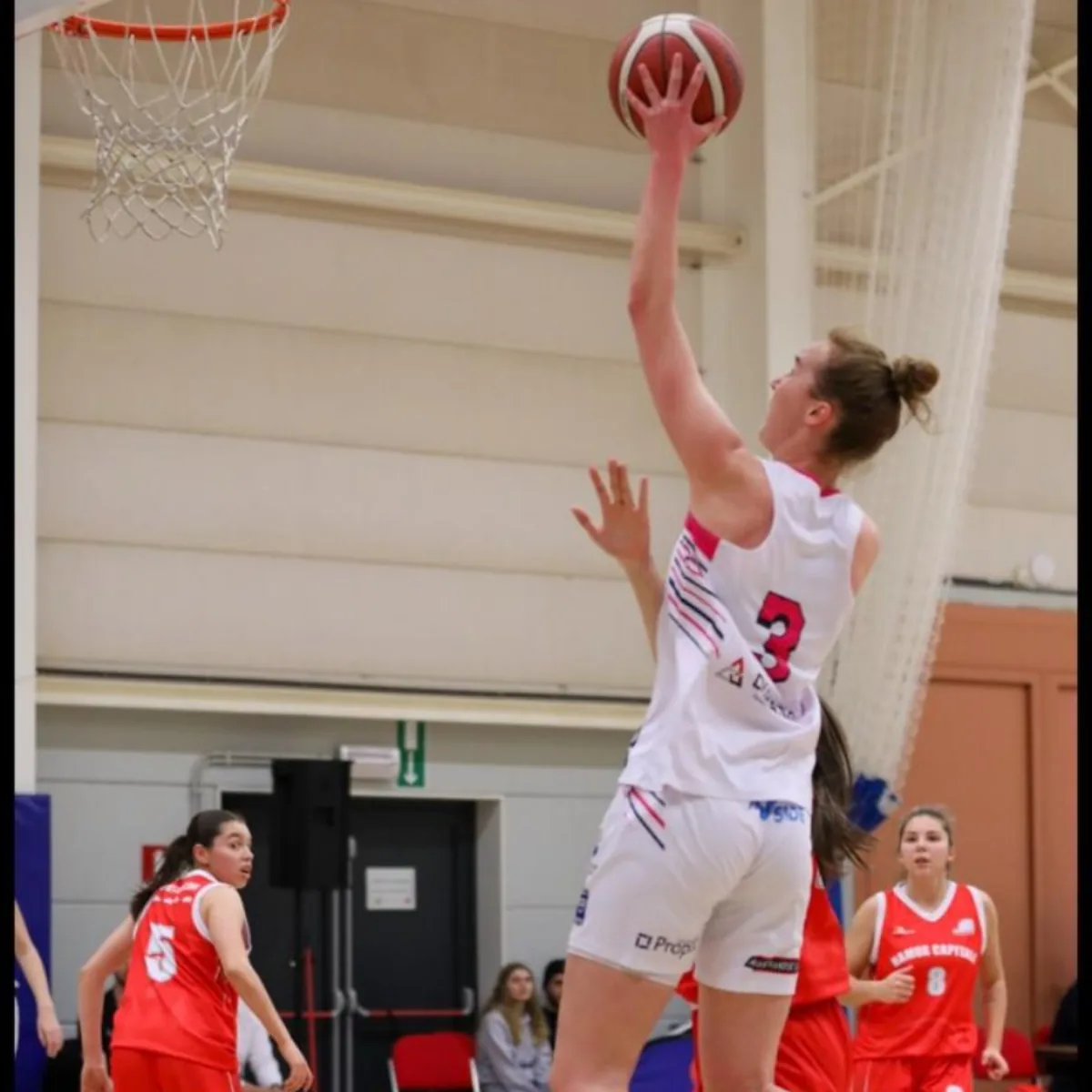 Suzy, joueuse de basket de Loyers suivie pour une lombalgie par START Gives
